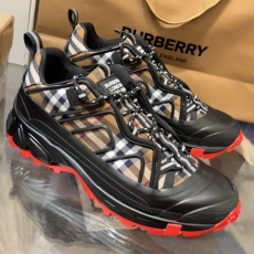 Burberry Low Shoes